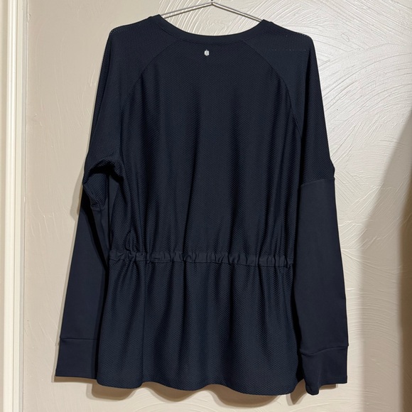 Fabletics Women’s Black Active Top w/Cinch Ties & Mesh Back, Arms and Shoulders - Picture 2 of 4